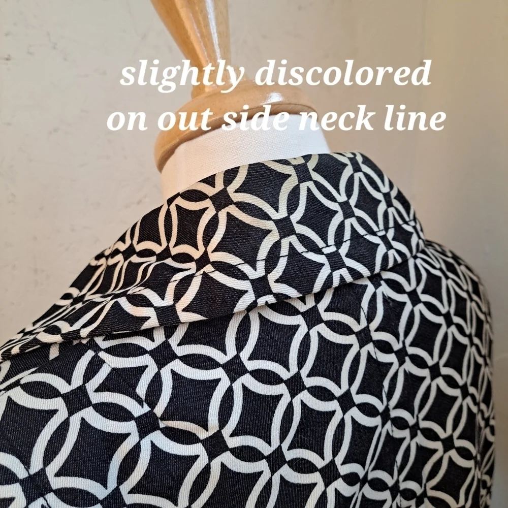 Micheal kors | Black & White blazer jacket with button details*stained neck - Picture 7 of 14
